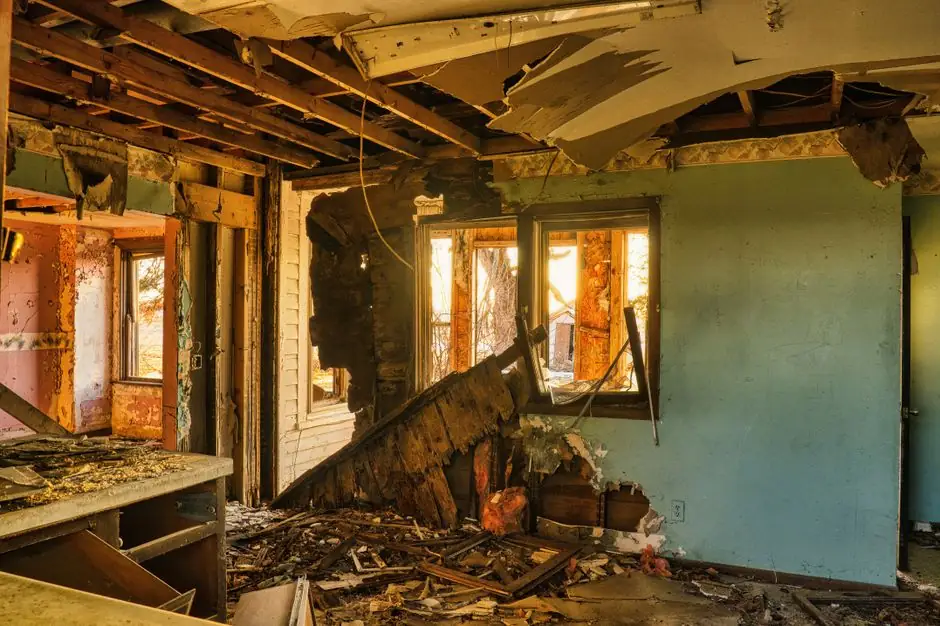 How to perform a DIY water damage inspection